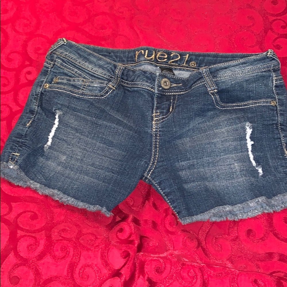 Low-rise rue21 shorts